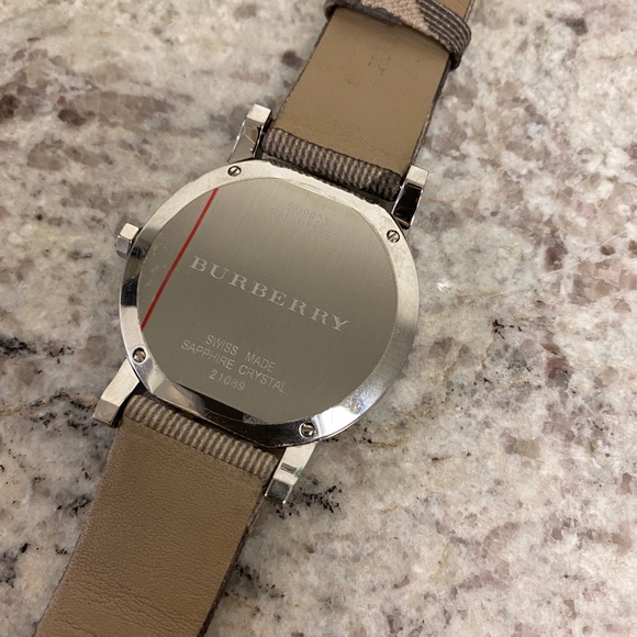Burberry Smoke Check Watch - Picture 6 of 11